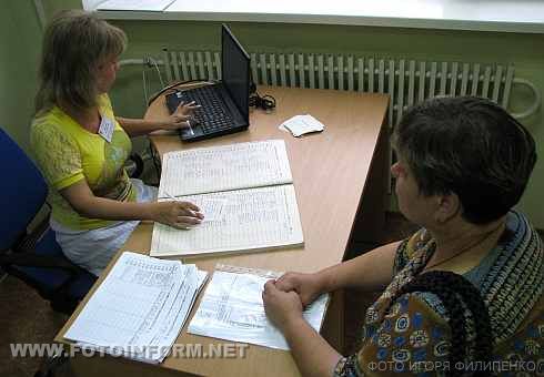 Кировоград: В отделах социальной защиты начали выдавать талоны (фото)